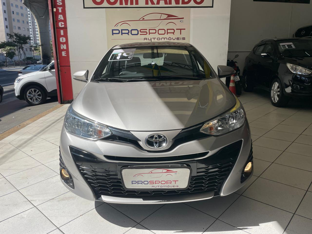 Toyota Yaris Hatch Prata