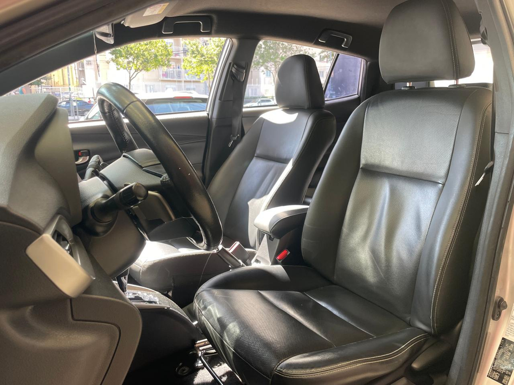 Toyota Yaris Hatch Prata