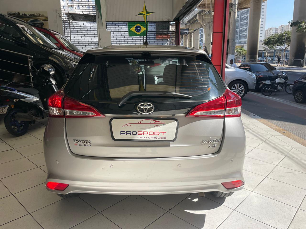 Toyota Yaris Hatch Prata