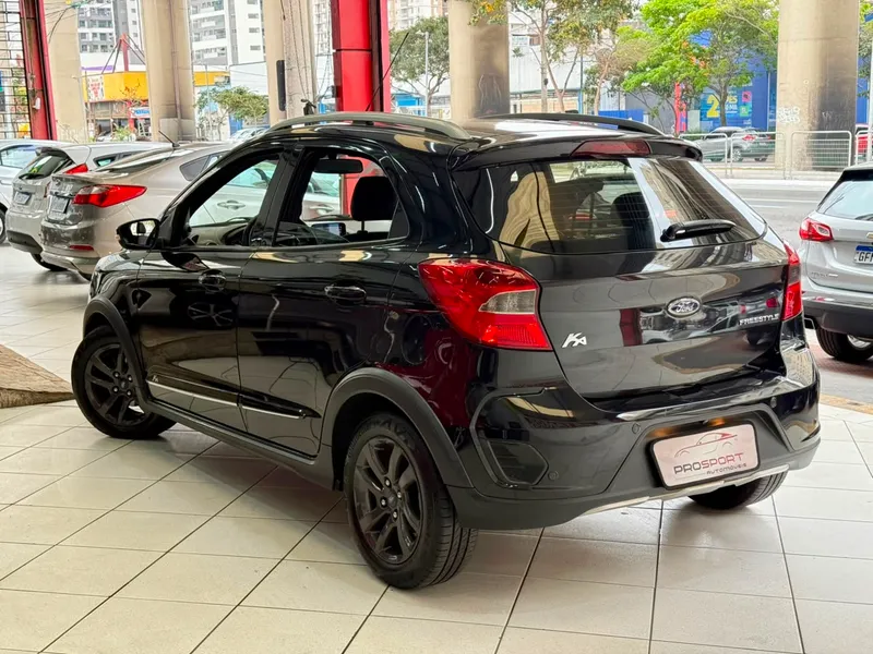 Ford Ka Preto