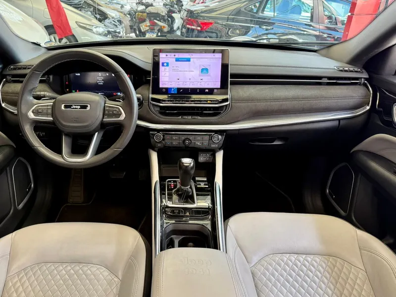 Jeep Commander Dourado