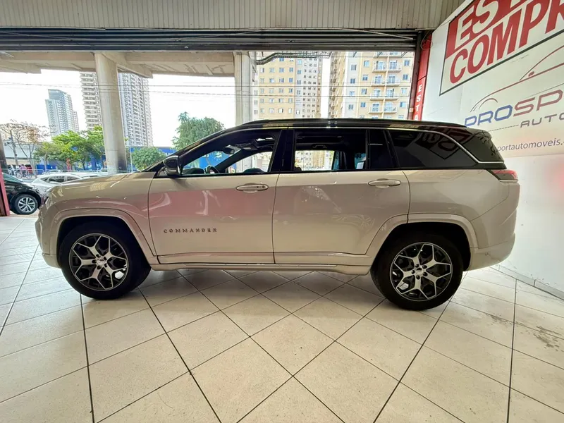 Jeep Commander Dourado