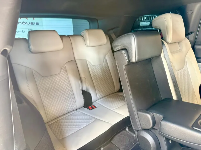 Jeep Commander Dourado