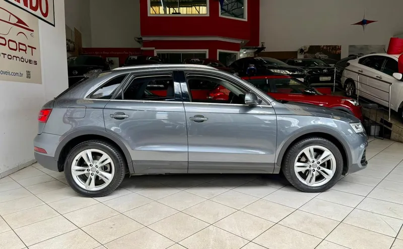 Audi Q3 Cinza