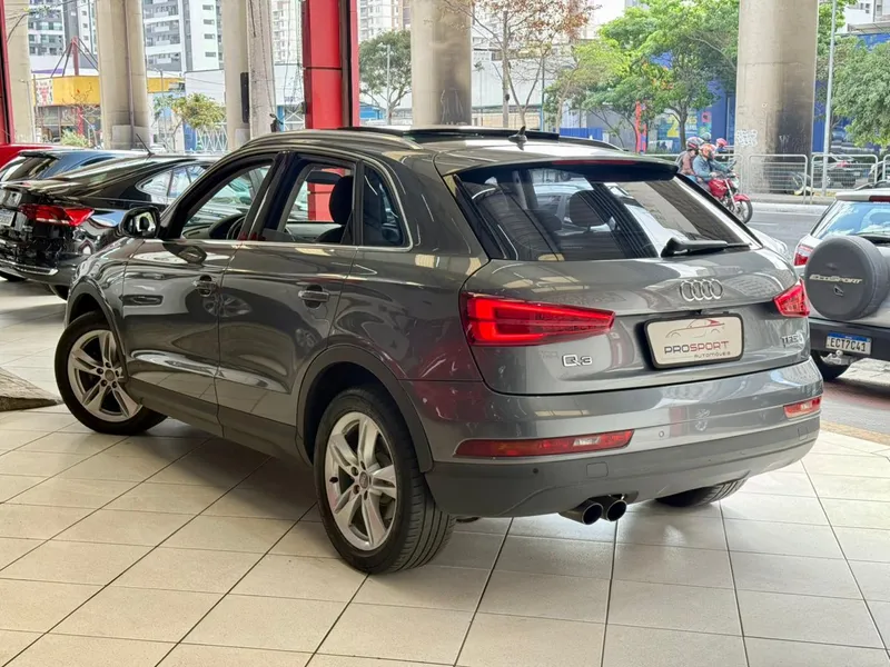 Audi Q3 Cinza