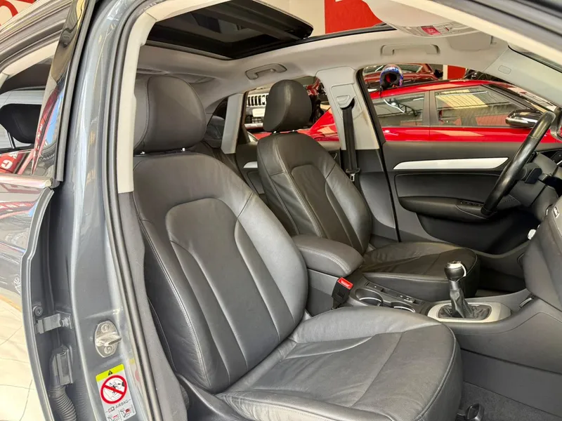 Audi Q3 Cinza