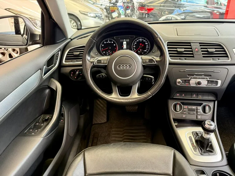 Audi Q3 Cinza