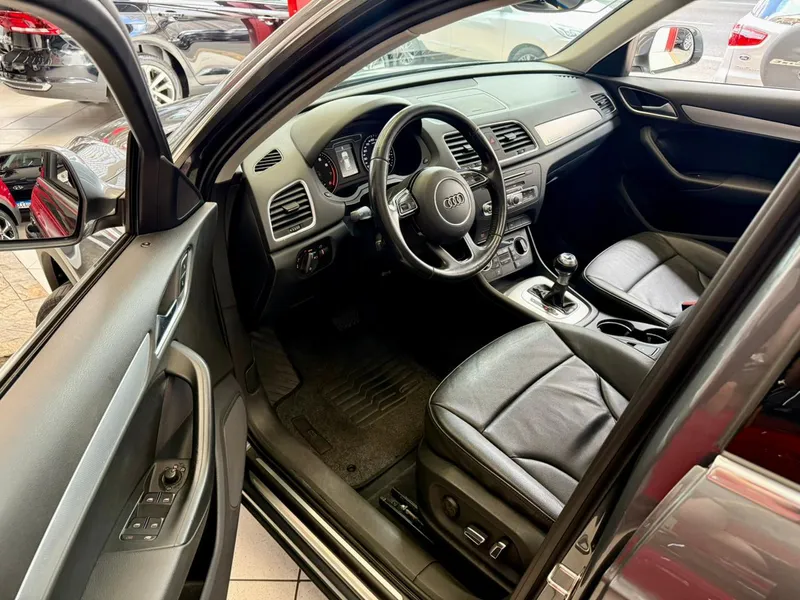 Audi Q3 Cinza