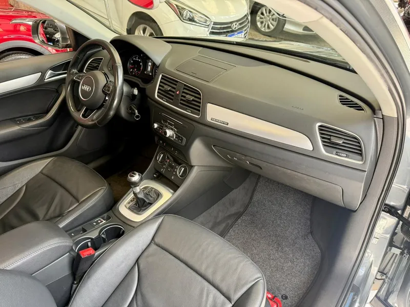 Audi Q3 Cinza