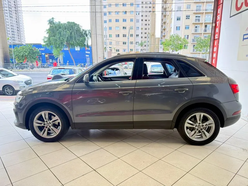 Audi Q3 Cinza