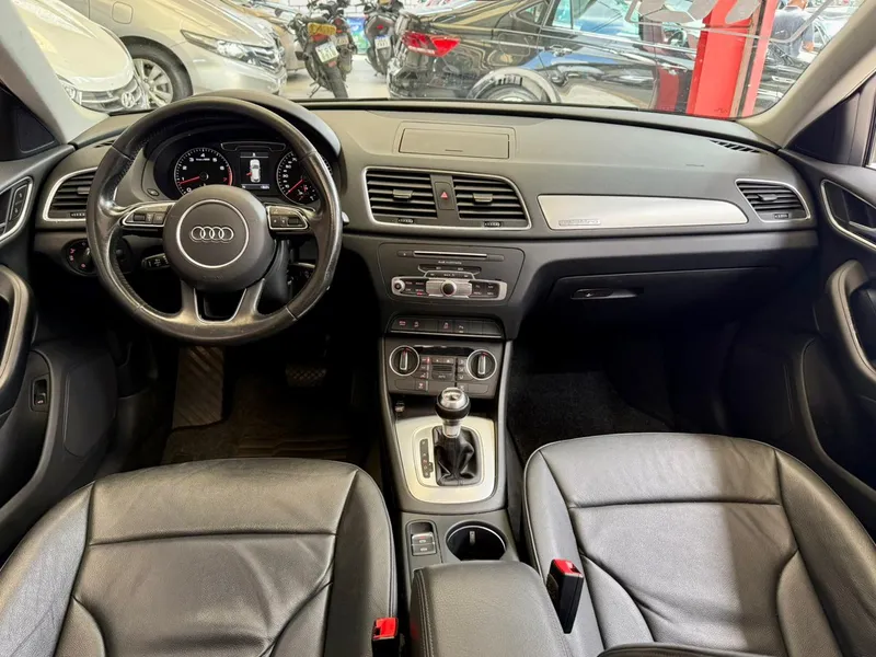 Audi Q3 Cinza