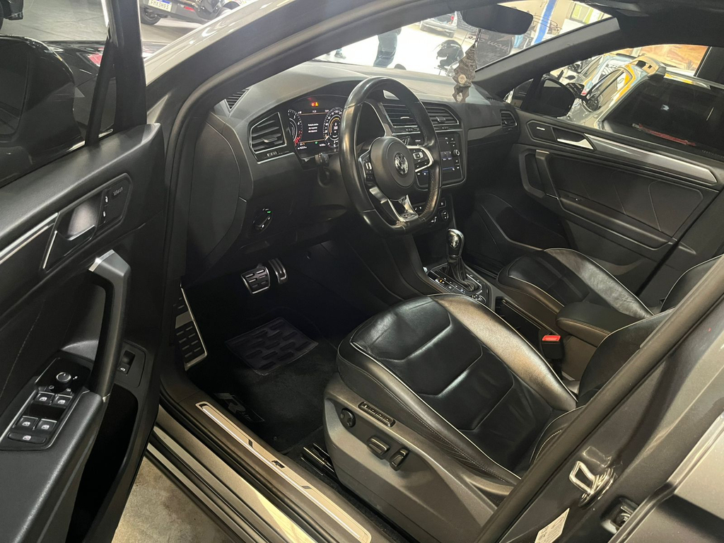 Volkswagen Tiguan Cinza