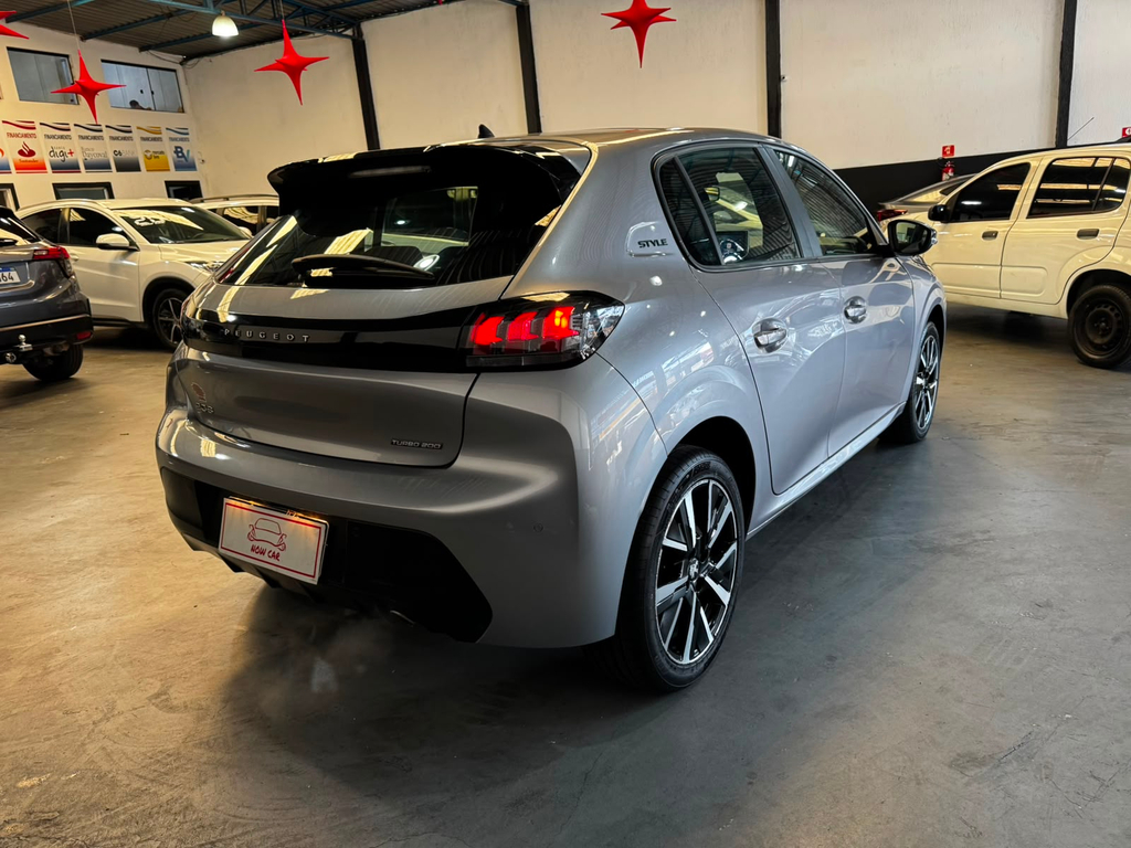 Peugeot 208 Cinza