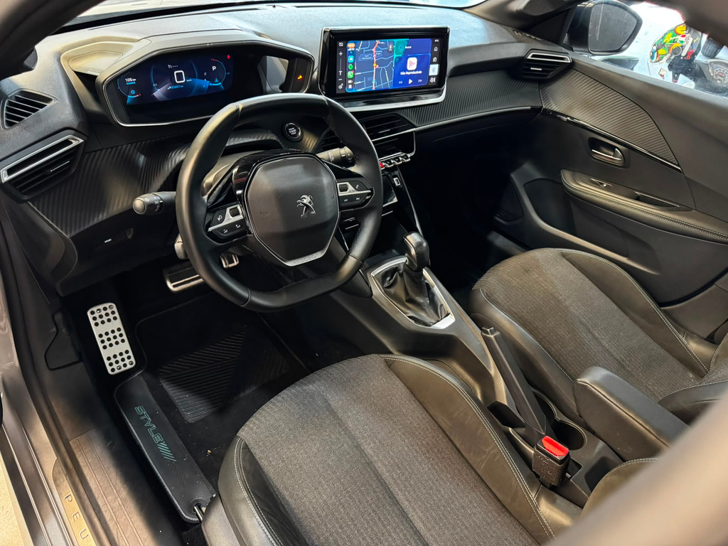 Peugeot 208 Cinza