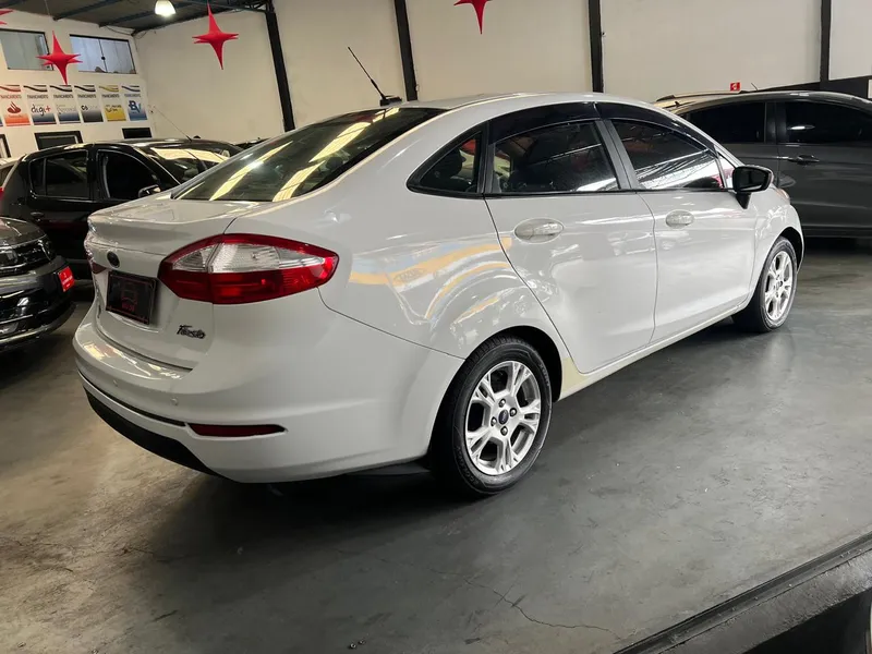 Ford Fiesta Sedan Branco