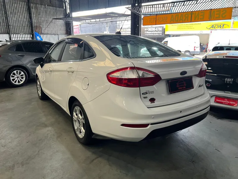 Ford Fiesta Sedan Branco