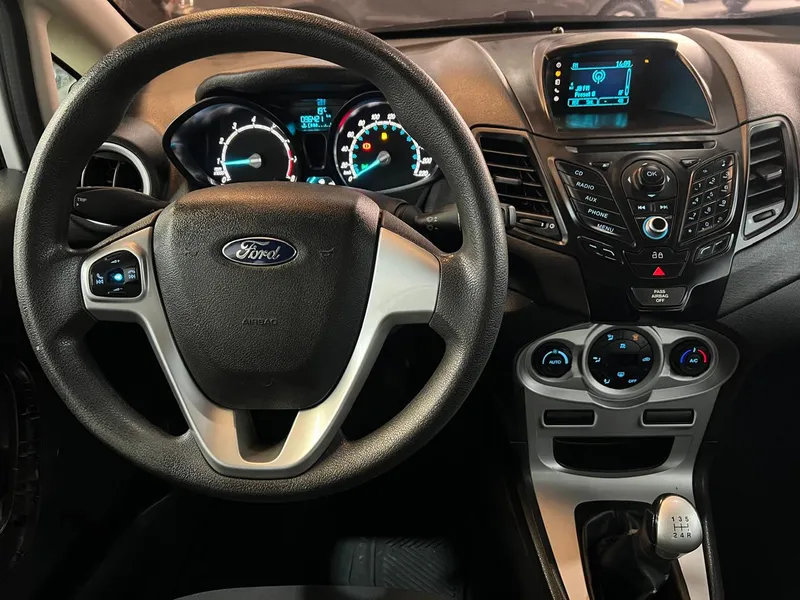 Ford Fiesta Sedan Branco