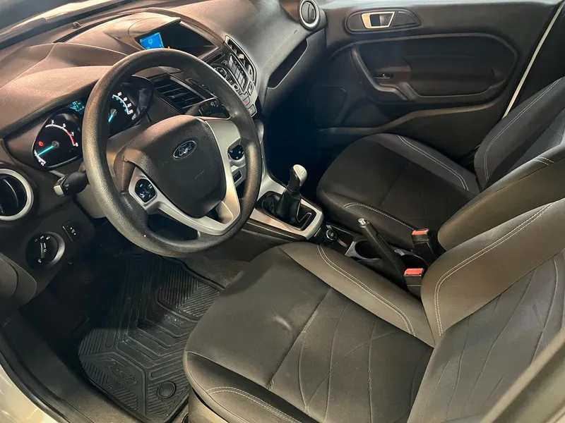 Ford Fiesta Sedan Branco