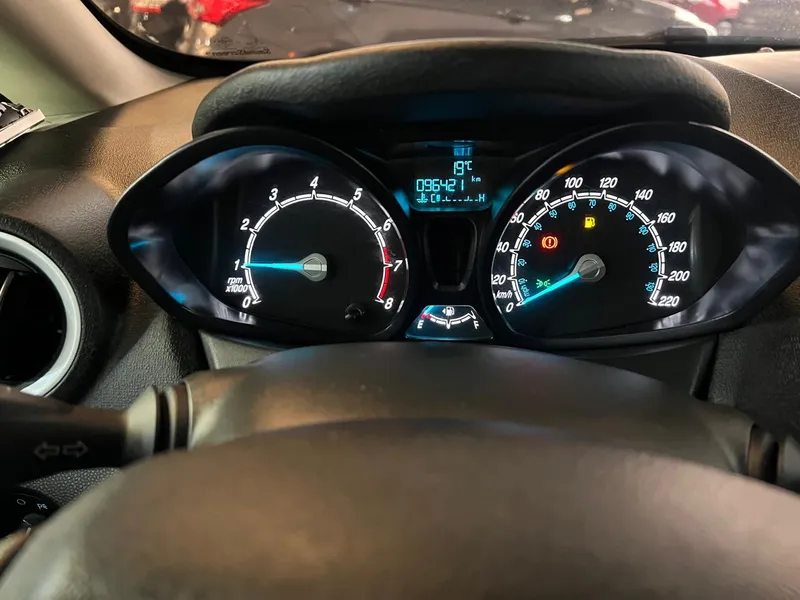 Ford Fiesta Sedan Branco