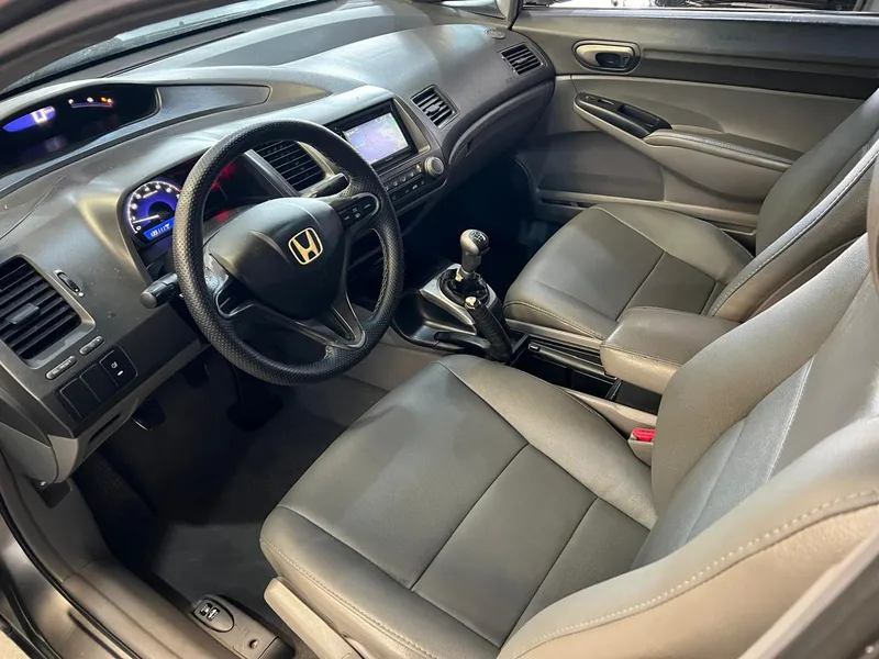 Honda Civic Cinza