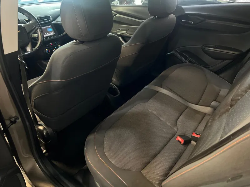 Chevrolet Onix Cinza
