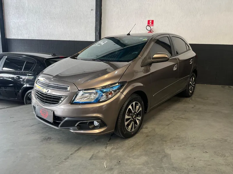 Chevrolet Onix Cinza