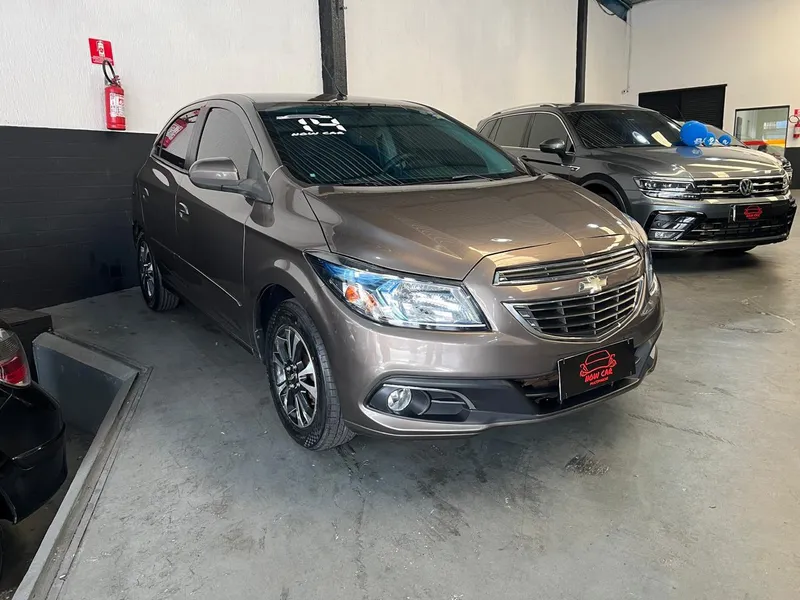 Chevrolet Onix Cinza