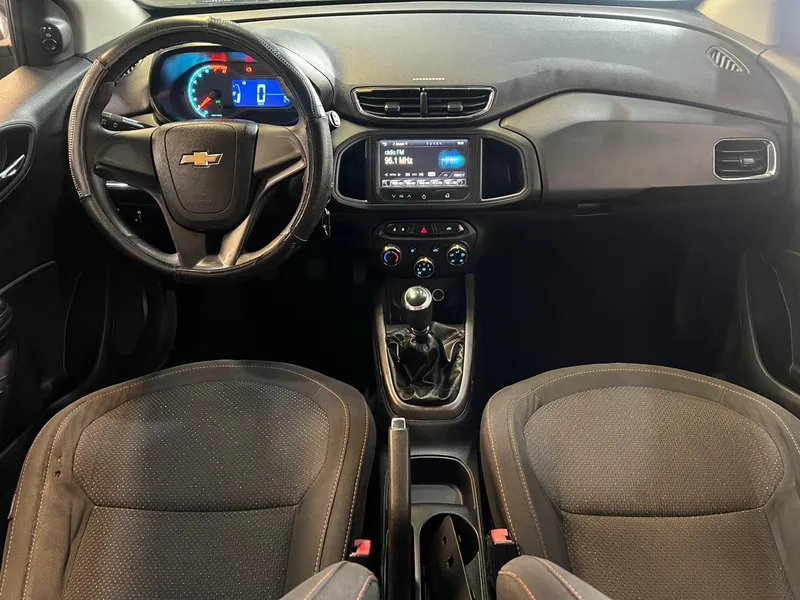 Chevrolet Onix Cinza