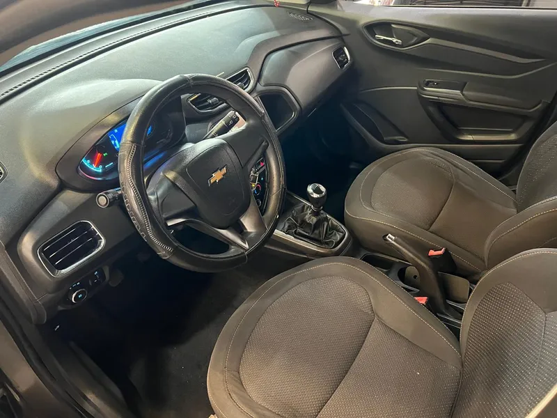 Chevrolet Onix Cinza