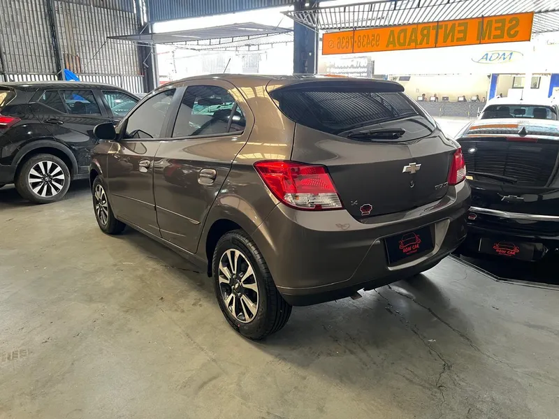 Chevrolet Onix Cinza