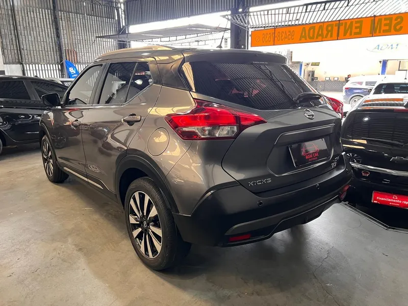 Nissan Kicks Cinza