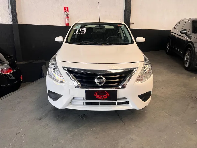 Nissan Versa Branco