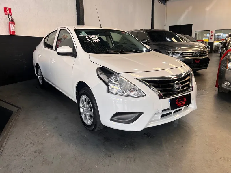 Nissan Versa Branco