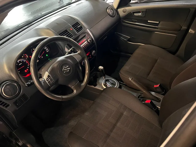Suzuki SX4 Preto