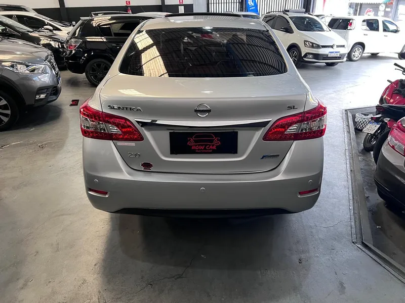 Nissan Sentra Prata