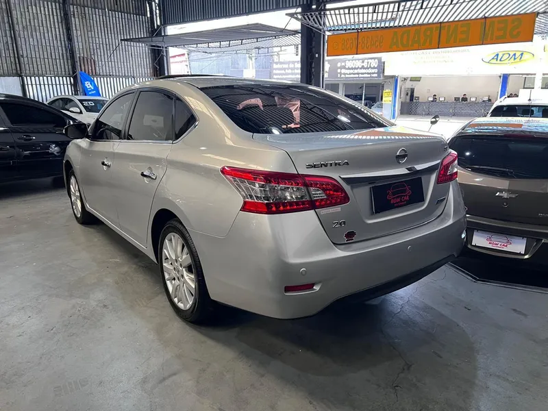 Nissan Sentra Prata