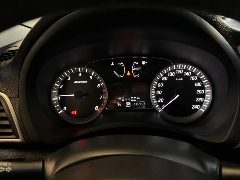 Nissan Sentra Prata