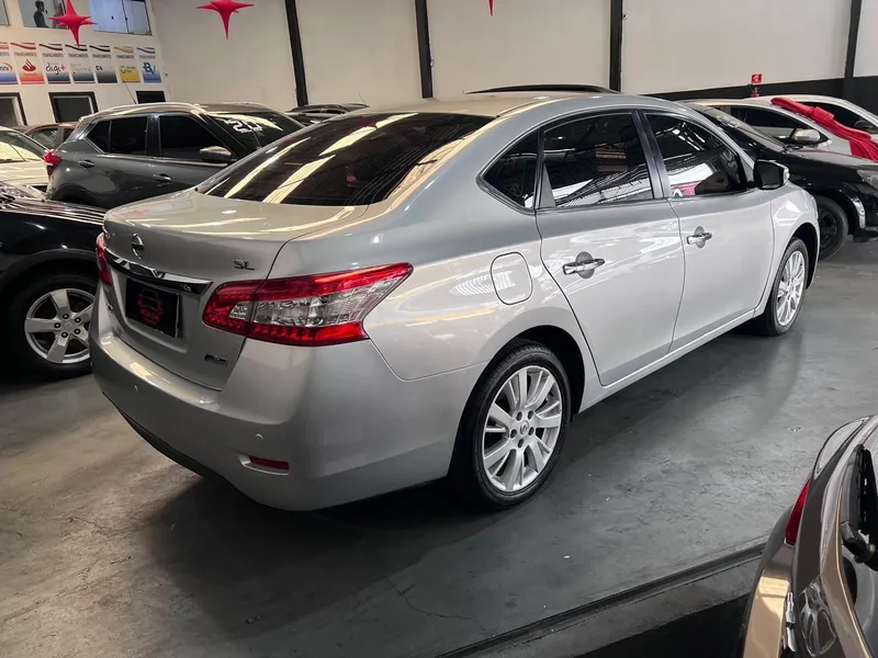 Nissan Sentra Prata