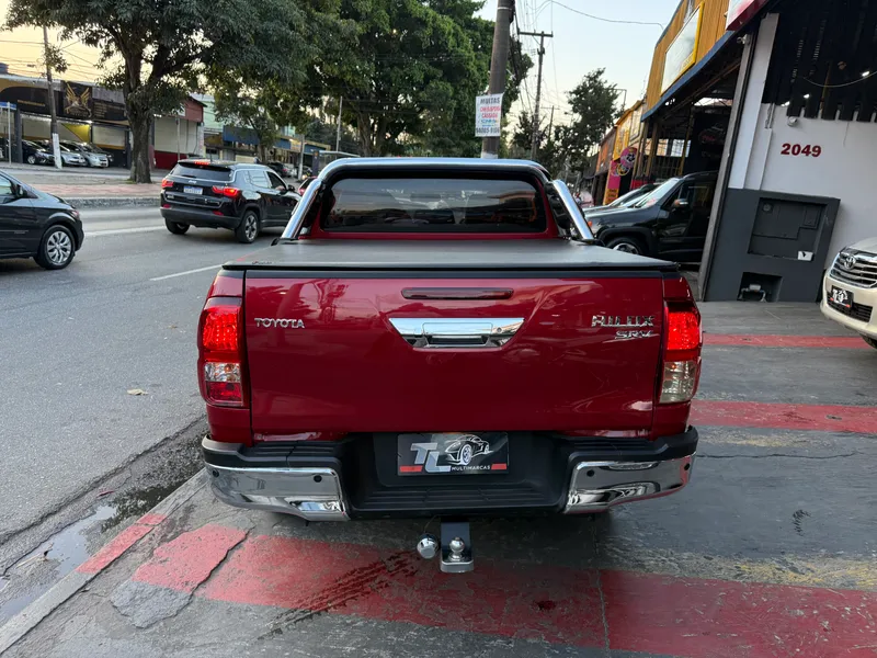 Toyota Hilux Cabine Dupla Vermelho