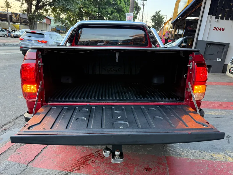 Toyota Hilux Cabine Dupla Vermelho