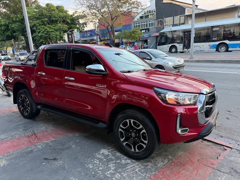 Toyota Hilux Cabine Dupla Vermelho