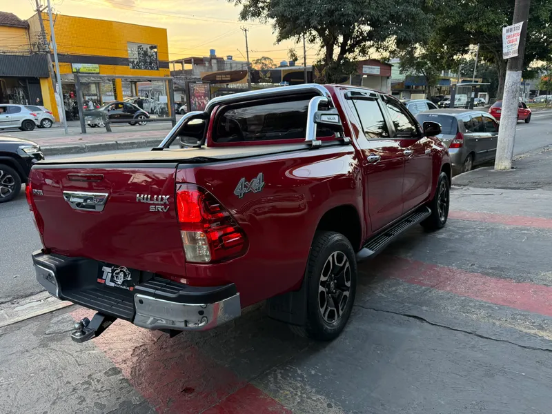 Toyota Hilux Cabine Dupla Vermelho