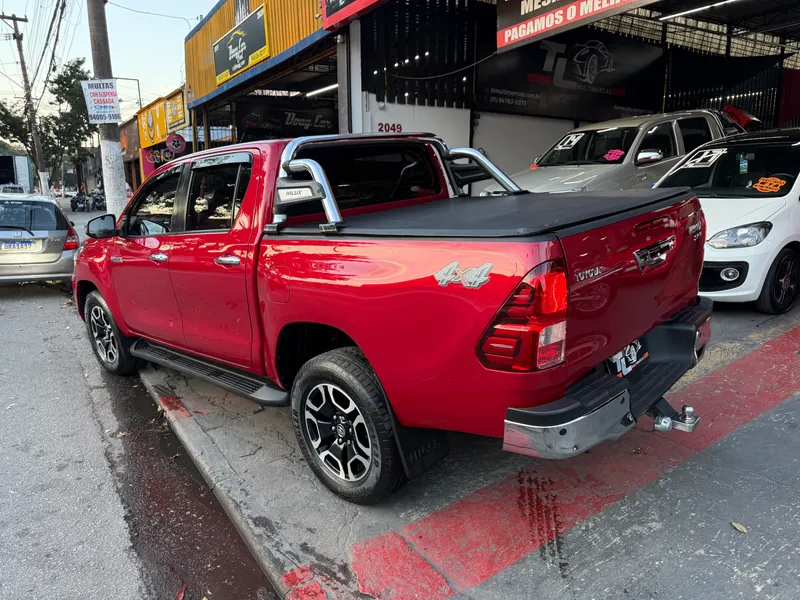 Toyota Hilux Cabine Dupla Vermelho