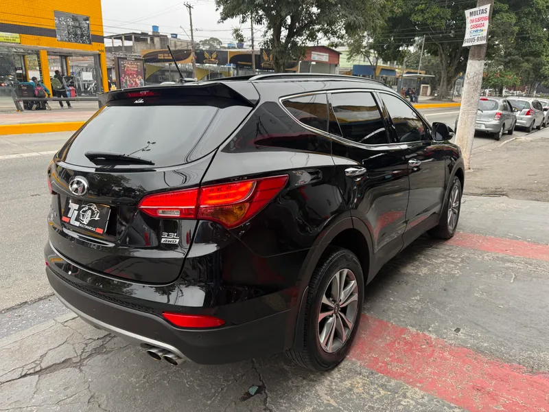 Hyundai Santa Fe Preto