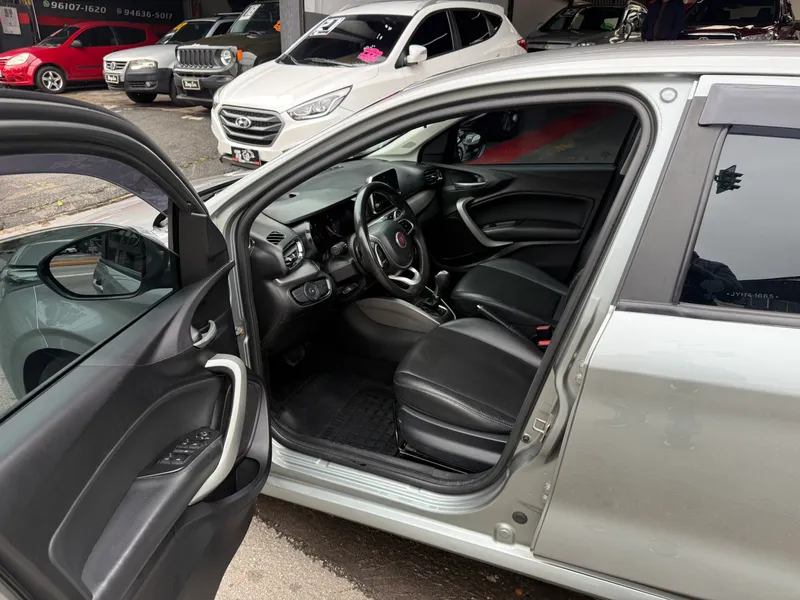 Fiat Argo Cinza