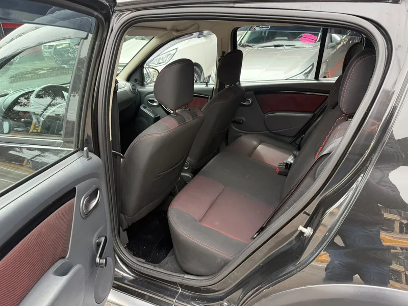 Renault Sandero Stepway Preto