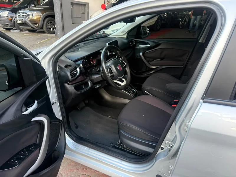 Fiat Cronos Prata