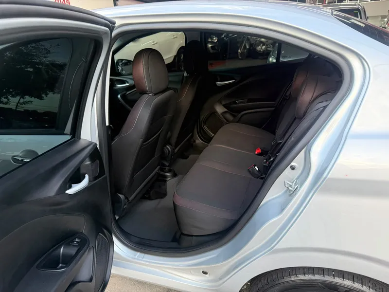 Fiat Cronos Prata