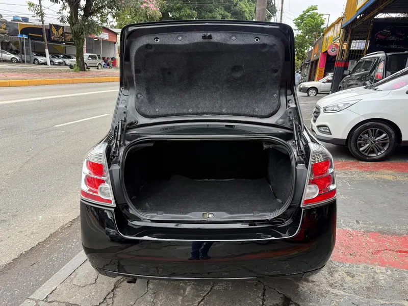 Nissan Sentra Preto