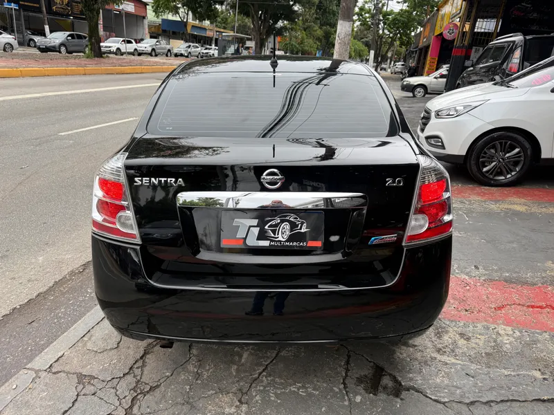 Nissan Sentra Preto